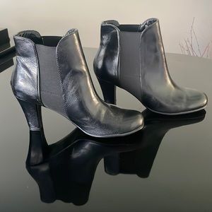 A2 by Aerosoles Womens 8 Black 3” Booties Elastic on Sides